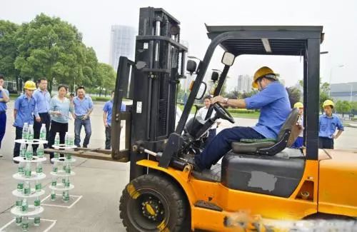 最新叉車工招聘熱潮，職業(yè)前景、需求與叉車技能的核心價值